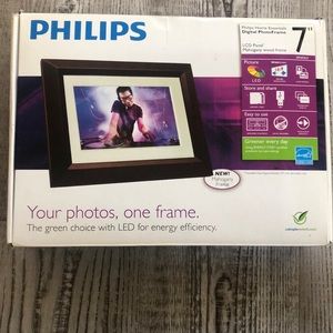 PHILIPS Home Essentials 7 Inch LED Digital Mahogany Photo Frame